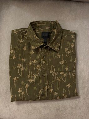 14th & Union Olive Green Palm Print Short-Sleeve Button-Down Shirt